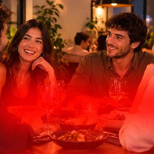 Cena para solteros en Barcelona organizada por Populit para conocer gente nueva