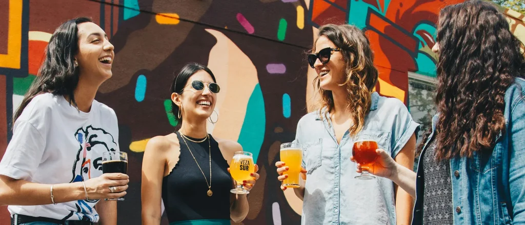 Soft socializing: la tendencia para hacer amigos sin presión ni expectativas